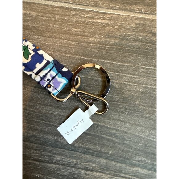 New Vera Bradley Lisbon Medallion Cool Wrist Key Chain - Picture 2 of 4